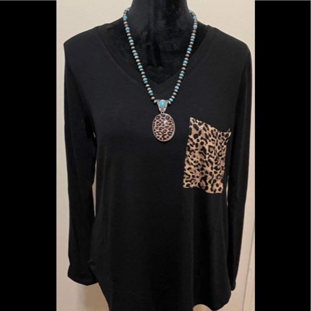 Black V-Neck Leopard Shirt Size Large